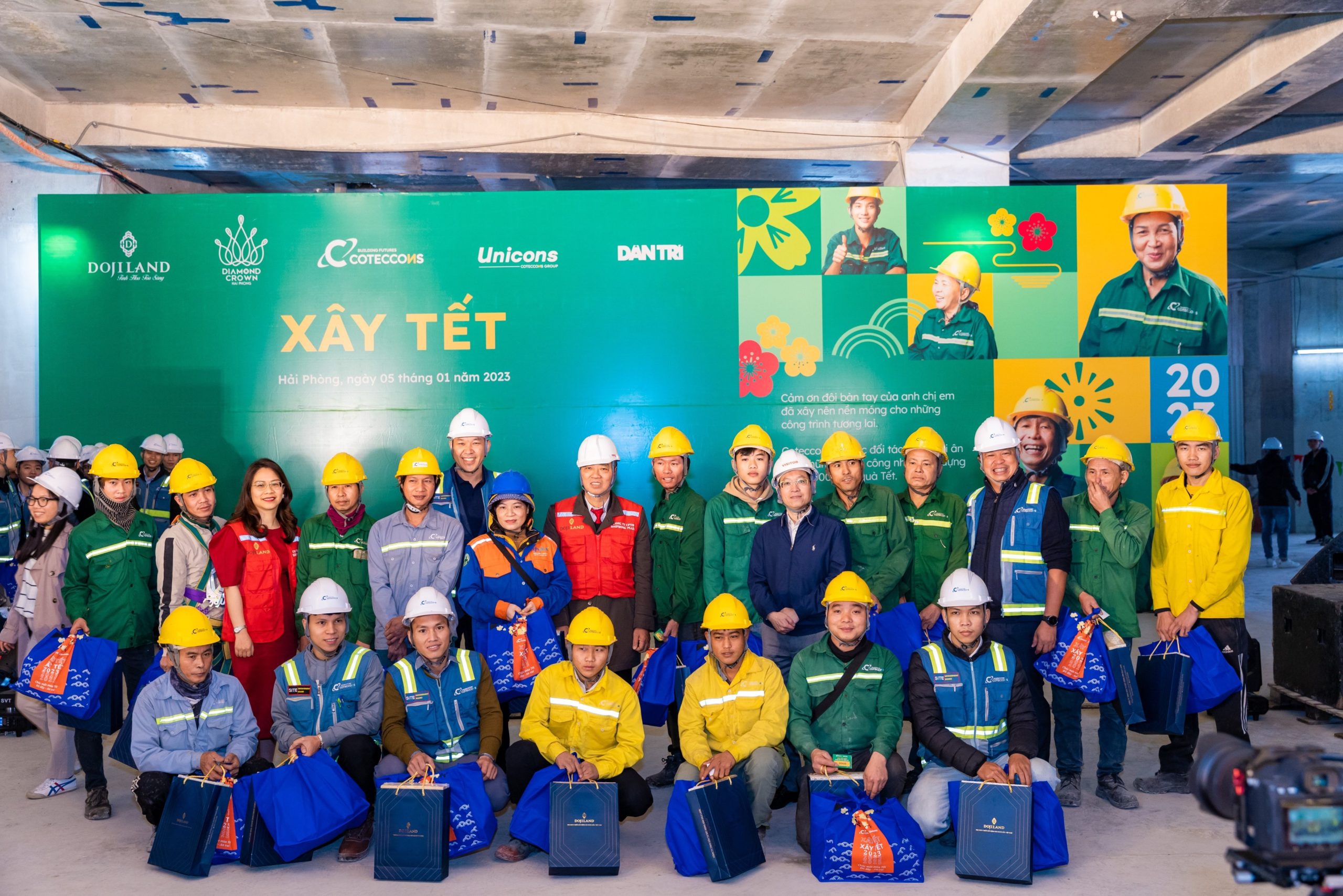  DOJIRUBY trao 750 SUẤT QUÀ “XÂY TẾT” CHO CÔNG NHÂN XÂY DỰNG TẠI DỰ ÁN DIAMOND CROWN HAI PHONG